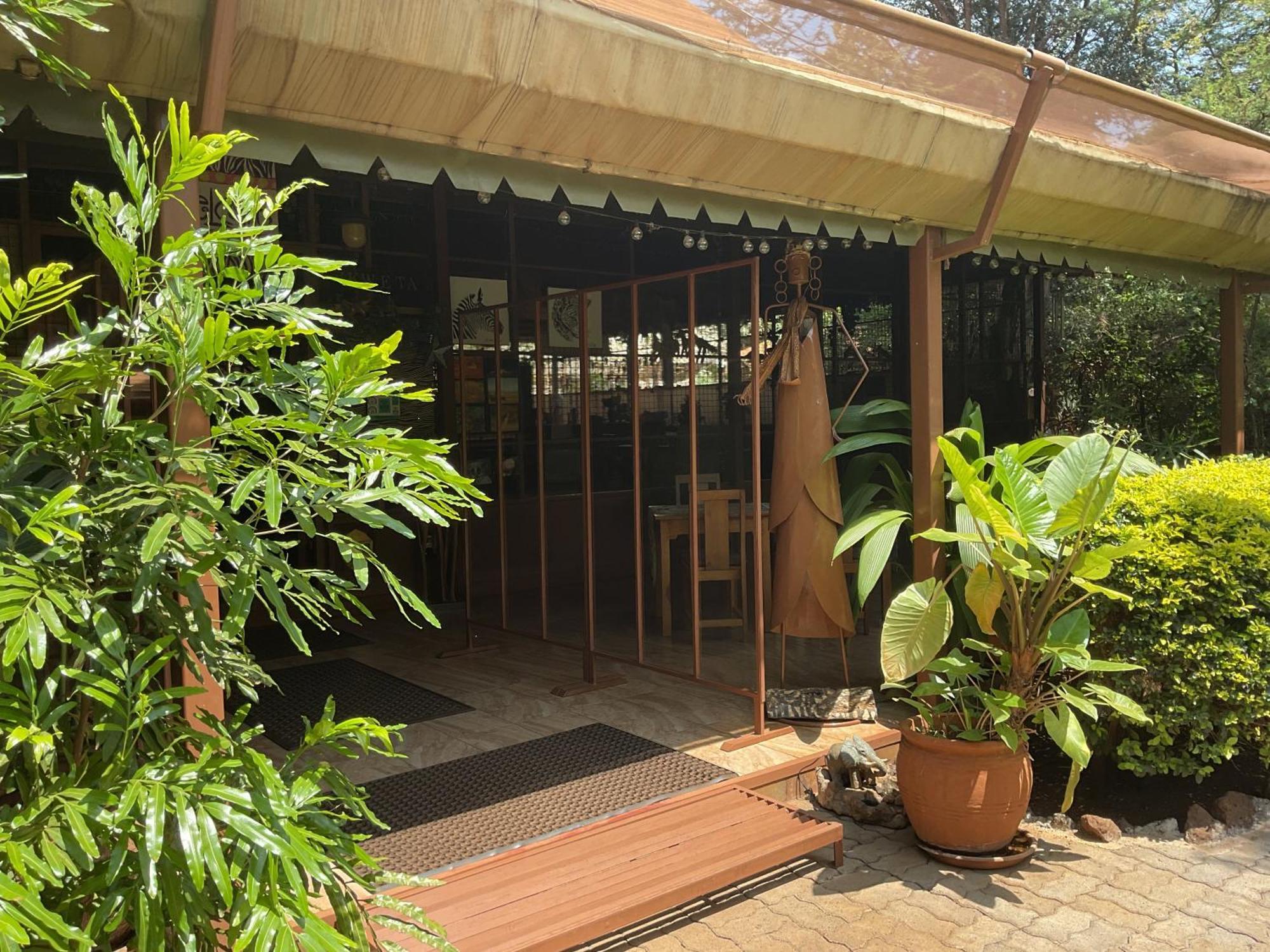 Ikweta Safari Camp Hotel Maua Exterior photo