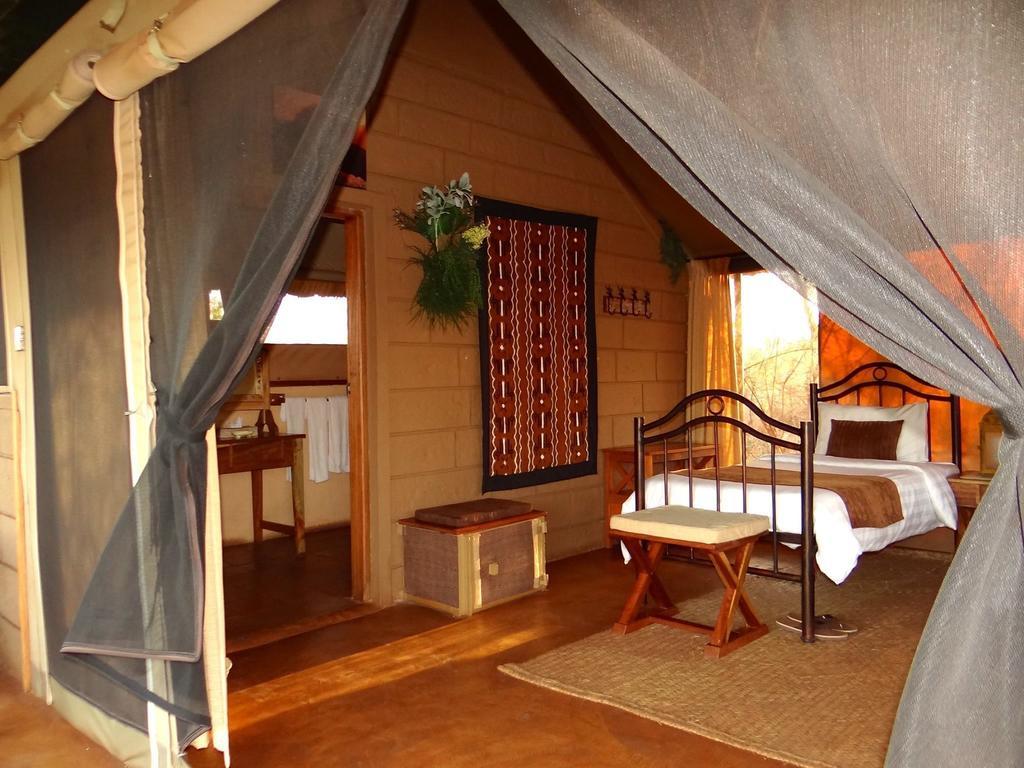 Ikweta Safari Camp Hotel Maua Exterior photo